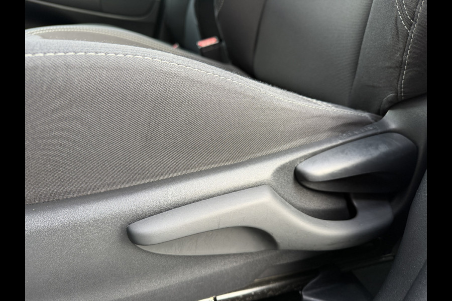 Toyota Yaris 1.5 Hybrid Bi-Tone Plus | Pano dak | PDC Achter | 10 jr GARANTIE | Rijklaar!!