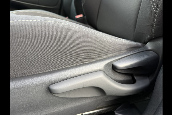 Toyota Yaris 1.5 Hybrid Bi-Tone Plus | Pano dak | PDC Achter | 10 jr GARANTIE | Rijklaar!!