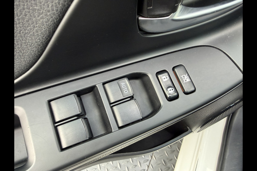 Toyota Yaris 1.5 Hybrid Bi-Tone Plus | Pano dak | PDC Achter | 10 jr GARANTIE | Rijklaar!!
