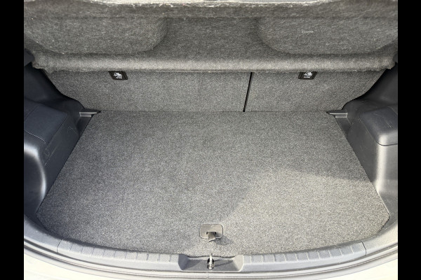 Toyota Yaris 1.5 Hybrid Bi-Tone Plus | Pano dak | PDC Achter | 10 jr GARANTIE | Rijklaar!!
