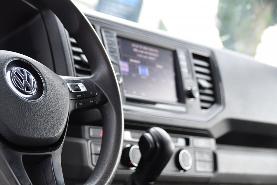 Volkswagen Crafter 35 2.0 TDI L3H3 PB Edition Camera, Adaptieve Cruise, Carplay, LED, Trekhaak, Multimedia, 140pk, Automaat, Sensoren, Uniek!