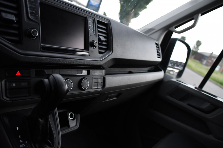 Volkswagen Crafter 35 2.0 TDI L3H3 PB Edition Camera, Adaptieve Cruise, Carplay, LED, Trekhaak, Multimedia, 140pk, Automaat, Sensoren, Uniek!
