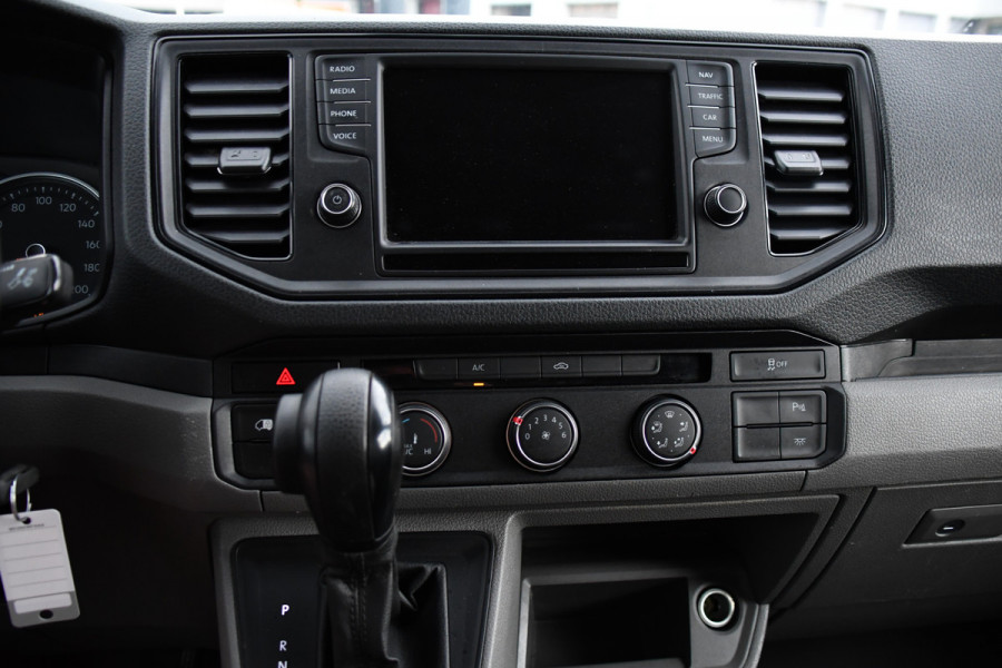 Volkswagen Crafter 35 2.0 TDI L3H3 PB Edition Camera, Adaptieve Cruise, Carplay, LED, Trekhaak, Multimedia, 140pk, Automaat, Sensoren, Uniek!