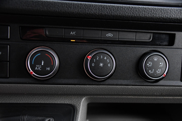 Volkswagen Crafter 35 2.0 TDI L3H3 PB Edition Camera, Adaptieve Cruise, Carplay, LED, Trekhaak, Multimedia, 140pk, Automaat, Sensoren, Uniek!