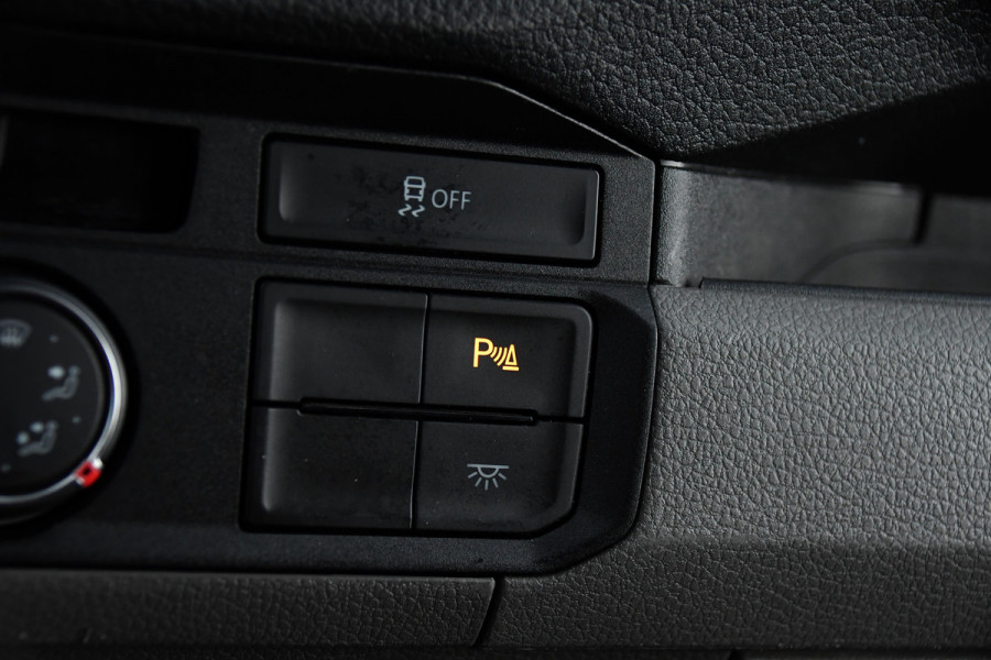 Volkswagen Crafter 35 2.0 TDI L3H3 PB Edition Camera, Adaptieve Cruise, Carplay, LED, Trekhaak, Multimedia, 140pk, Automaat, Sensoren, Uniek!