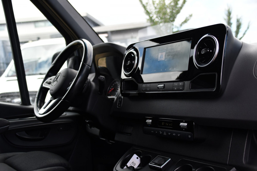 Mercedes-Benz Sprinter 319 V6 3.0 CDI L2H2 DC PB Edition 360 Camera, Cruise, Carplay, Automaat, LED, Stoelverwarming, 10,5'' Mbux, Multimedia, Geveerde stoel, 190pk, Trekhaak, Uniek!