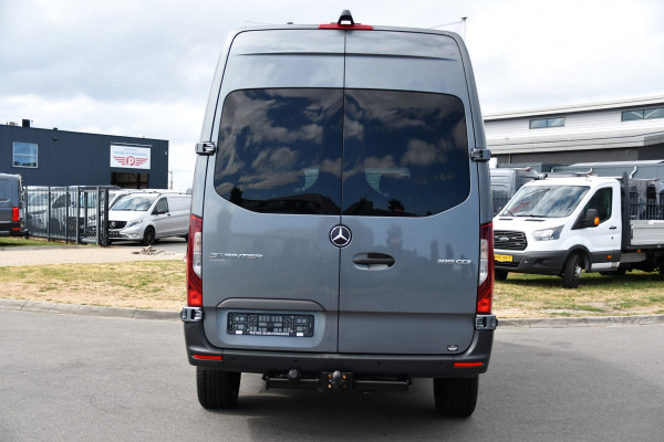 Mercedes-Benz Sprinter 319 V6 3.0 CDI L2H2 DC PB Edition 360 Camera, Cruise, Carplay, Automaat, LED, Stoelverwarming, 10,5'' Mbux, Multimedia, Geveerde stoel, 190pk, Trekhaak, Uniek!