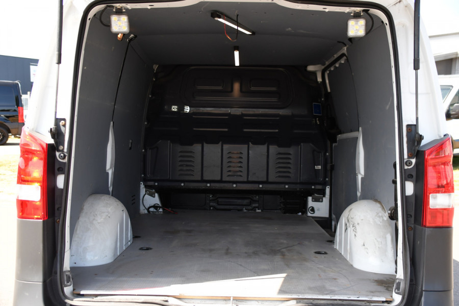 Mercedes-Benz Vito 114 CDI L2 Edition Camera, Cruise, Standkachel, Automaat, Trekhaak, 143pk, Multimedia, Stoelverwarming, Uniek!