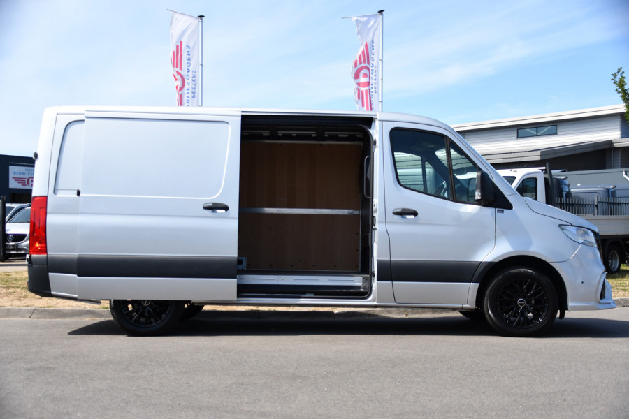 Mercedes-Benz Sprinter 317 1.9 CDI L2H1 AMG Edition Camera, Cruise, Carplay, Stoelverwarming, Clima, Geveerde Stoel, Automaat, Multimedia, Uniek!