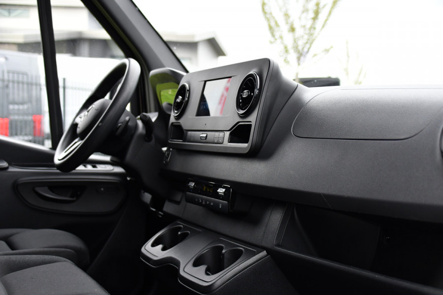 Mercedes-Benz Sprinter 317 1.9 CDI L2H1 RWD Black Edition Camera, Cruise, Carplay, 170pk, Automaat, LED, Multimedia,  Stoelverwarming, UNIEK