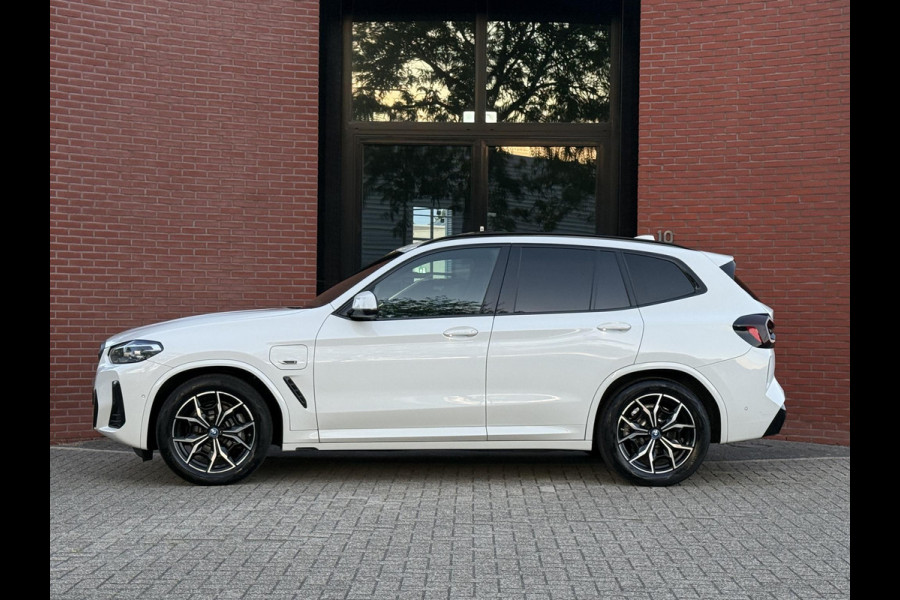 BMW X3 xDrive30e M-Sport Pano HuD Trekhaak Camera Leder