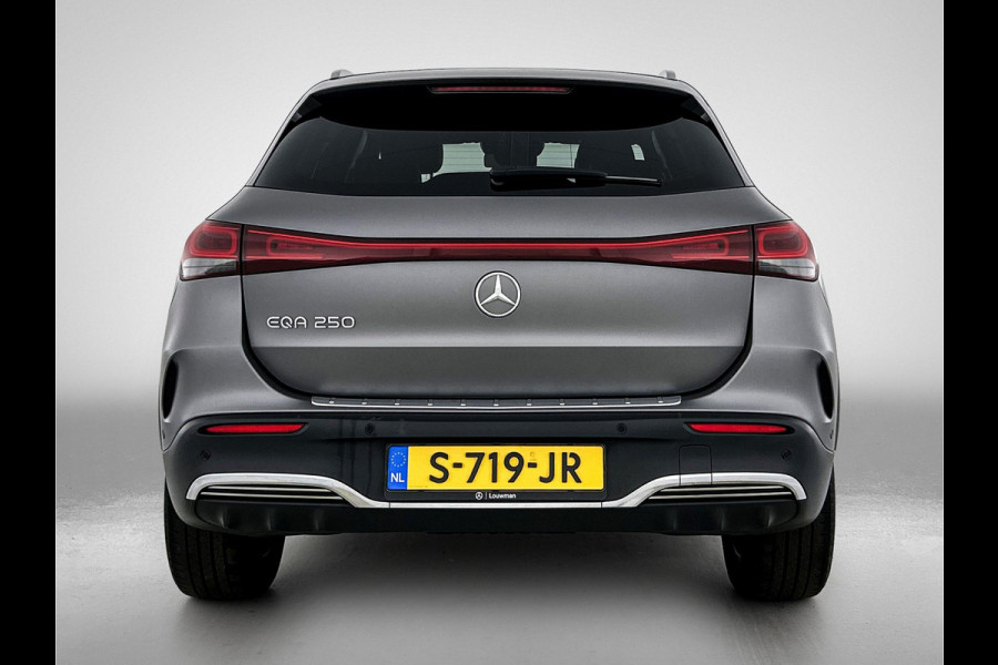 Mercedes-Benz EQA 250 Business Solution AMG 67 kWh | AMG line | MBUX wide screen | Designo grijs | Stoelverwarming | Achteruitrij camera Inclusief 24 maanden MB Certified garantie voor Europa.
