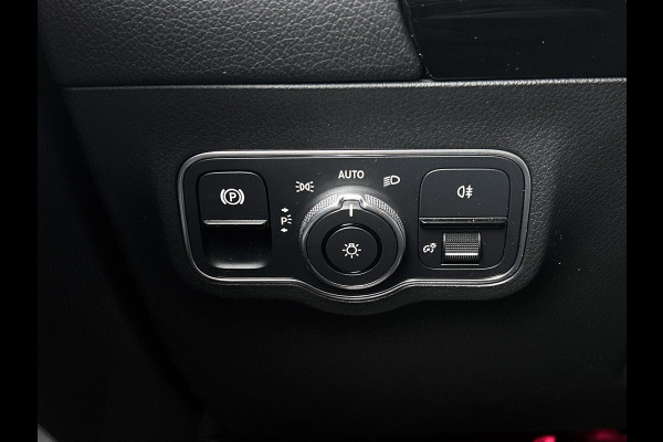 Mercedes-Benz EQA 250 Business Solution AMG 67 kWh | AMG line | MBUX wide screen | Designo grijs | Stoelverwarming | Achteruitrij camera Inclusief 24 maanden MB Certified garantie voor Europa.