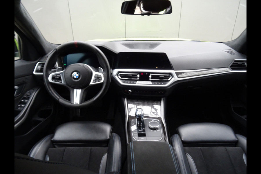 BMW 3 Serie Touring 318i M-Performance * EYE CATCHER * 330 PK !!