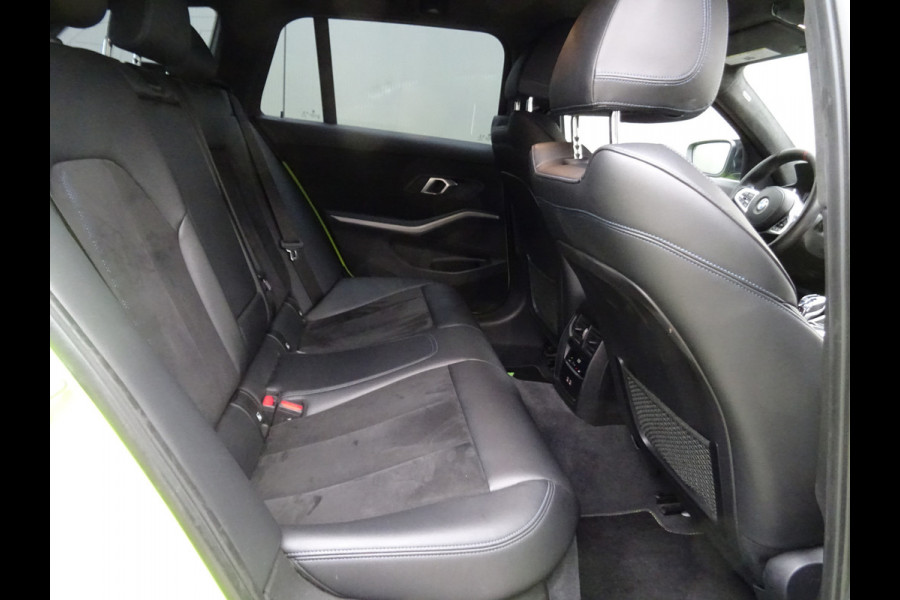 BMW 3 Serie Touring 318i M-Performance * EYE CATCHER * 330 PK !!