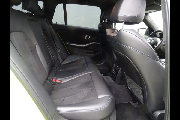 BMW 3 Serie Touring 318i M-Performance * EYE CATCHER * 330 PK !!