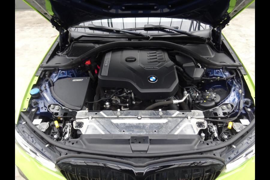BMW 3 Serie Touring 318i M-Performance * EYE CATCHER * 330 PK !!