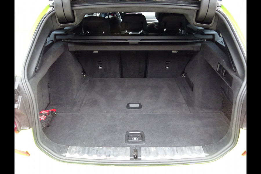BMW 3 Serie Touring 318i M-Performance * EYE CATCHER * 330 PK !!