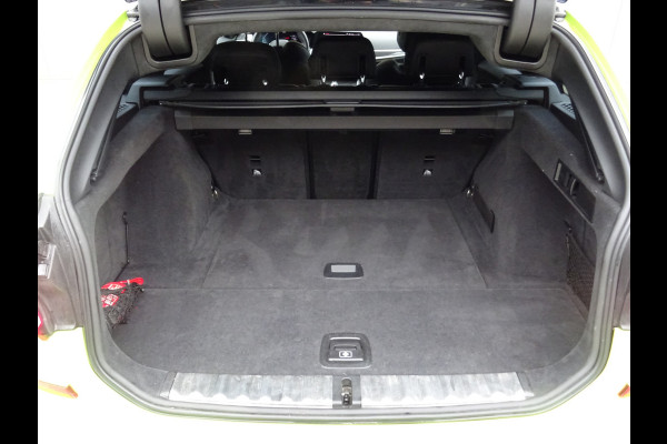 BMW 3 Serie Touring 318i M-Performance * EYE CATCHER * 330 PK !!