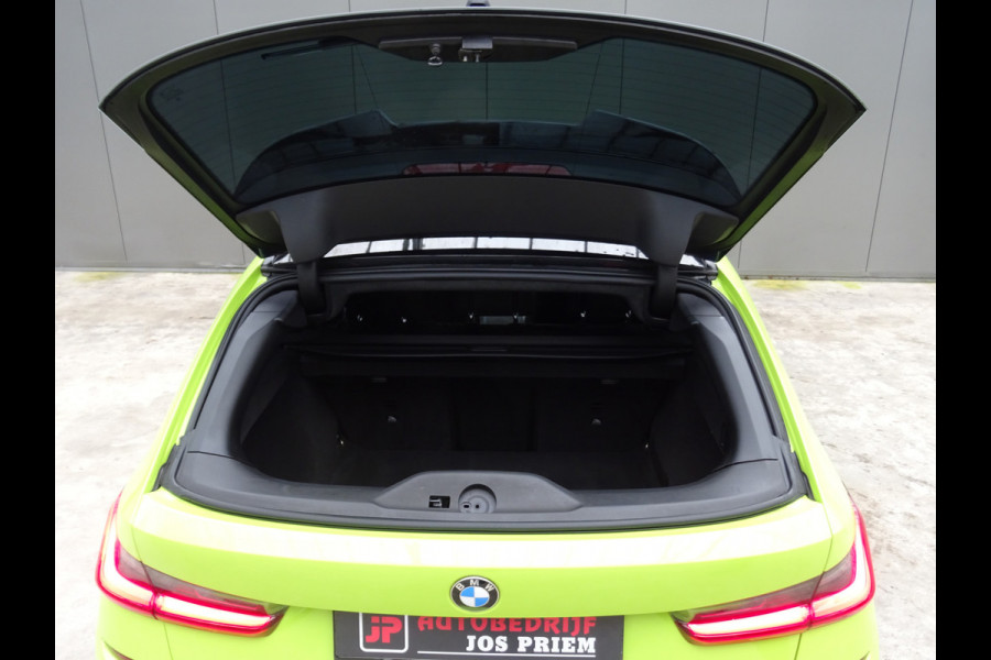 BMW 3 Serie Touring 318i M-Performance * EYE CATCHER * 330 PK !!