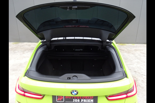 BMW 3 Serie Touring 318i M-Performance * EYE CATCHER * 330 PK !!