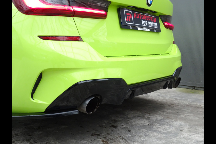 BMW 3 Serie Touring 318i M-Performance * EYE CATCHER * 330 PK !!