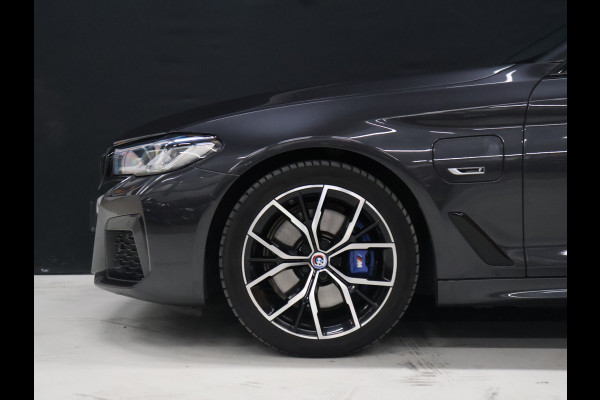 BMW 5 Serie Touring 530e M Sport [SCHUIFKANTELDAK, ELEKTRISCHE TREKHAAK, APPLE CARPLAY, STOELVERWARMING, MEMORY, DIGITAL DASH, CAMERA, CRUISE CONTROL, PDC V + A, NAVIGATIE, NIEUWSTAAT]
