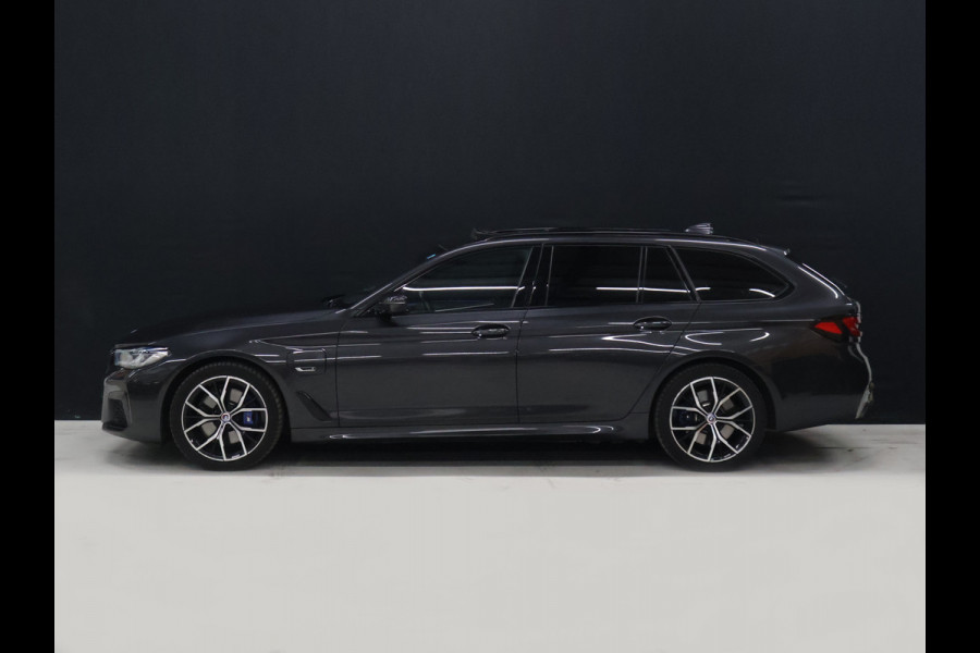 BMW 5 Serie Touring 530e M Sport [SCHUIFKANTELDAK, ELEKTRISCHE TREKHAAK, APPLE CARPLAY, STOELVERWARMING, MEMORY, DIGITAL DASH, CAMERA, CRUISE CONTROL, PDC V + A, NAVIGATIE, NIEUWSTAAT]