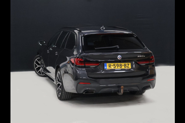 BMW 5 Serie Touring 530e M Sport [SCHUIFKANTELDAK, ELEKTRISCHE TREKHAAK, APPLE CARPLAY, STOELVERWARMING, MEMORY, DIGITAL DASH, CAMERA, CRUISE CONTROL, PDC V + A, NAVIGATIE, NIEUWSTAAT]