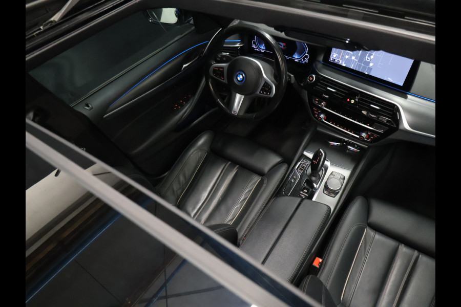 BMW 5 Serie Touring 530e M Sport [SCHUIFKANTELDAK, ELEKTRISCHE TREKHAAK, APPLE CARPLAY, STOELVERWARMING, MEMORY, DIGITAL DASH, CAMERA, CRUISE CONTROL, PDC V + A, NAVIGATIE, NIEUWSTAAT]