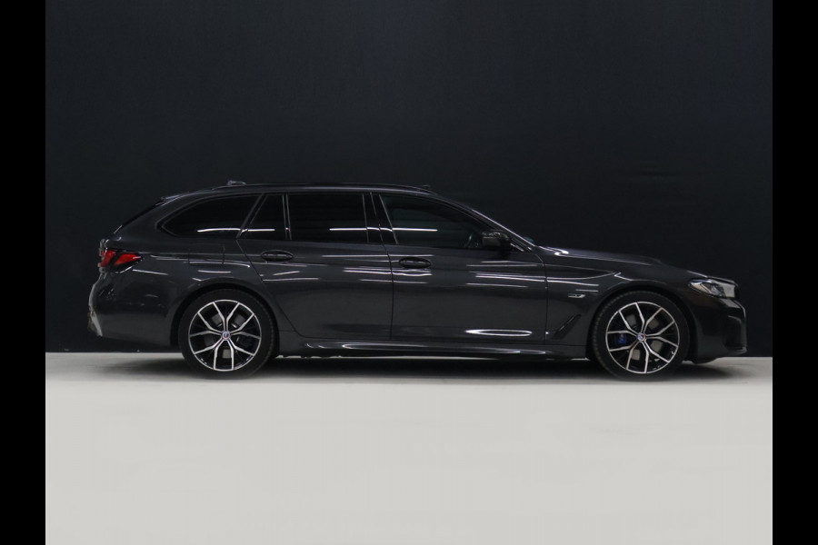 BMW 5 Serie Touring 530e M Sport [SCHUIFKANTELDAK, ELEKTRISCHE TREKHAAK, APPLE CARPLAY, STOELVERWARMING, MEMORY, DIGITAL DASH, CAMERA, CRUISE CONTROL, PDC V + A, NAVIGATIE, NIEUWSTAAT]