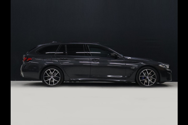 BMW 5 Serie Touring 530e M Sport [SCHUIFKANTELDAK, ELEKTRISCHE TREKHAAK, APPLE CARPLAY, STOELVERWARMING, MEMORY, DIGITAL DASH, CAMERA, CRUISE CONTROL, PDC V + A, NAVIGATIE, NIEUWSTAAT]