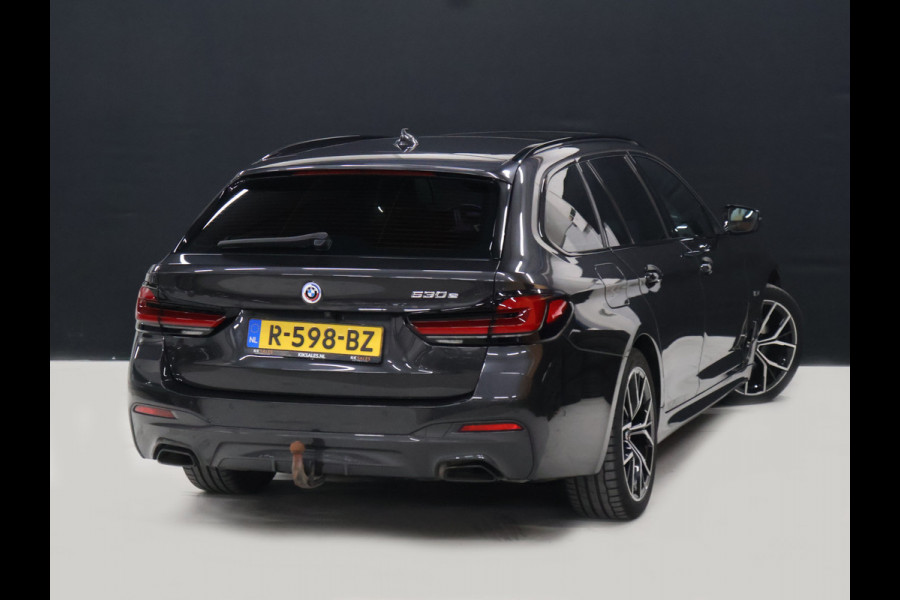BMW 5 Serie Touring 530e M Sport [SCHUIFKANTELDAK, ELEKTRISCHE TREKHAAK, APPLE CARPLAY, STOELVERWARMING, MEMORY, DIGITAL DASH, CAMERA, CRUISE CONTROL, PDC V + A, NAVIGATIE, NIEUWSTAAT]