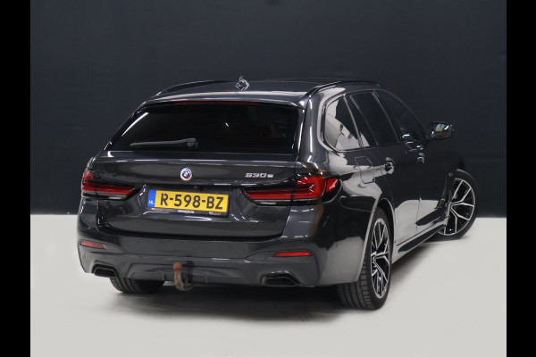 BMW 5 Serie Touring 530e M Sport [SCHUIFKANTELDAK, ELEKTRISCHE TREKHAAK, APPLE CARPLAY, STOELVERWARMING, MEMORY, DIGITAL DASH, CAMERA, CRUISE CONTROL, PDC V + A, NAVIGATIE, NIEUWSTAAT]