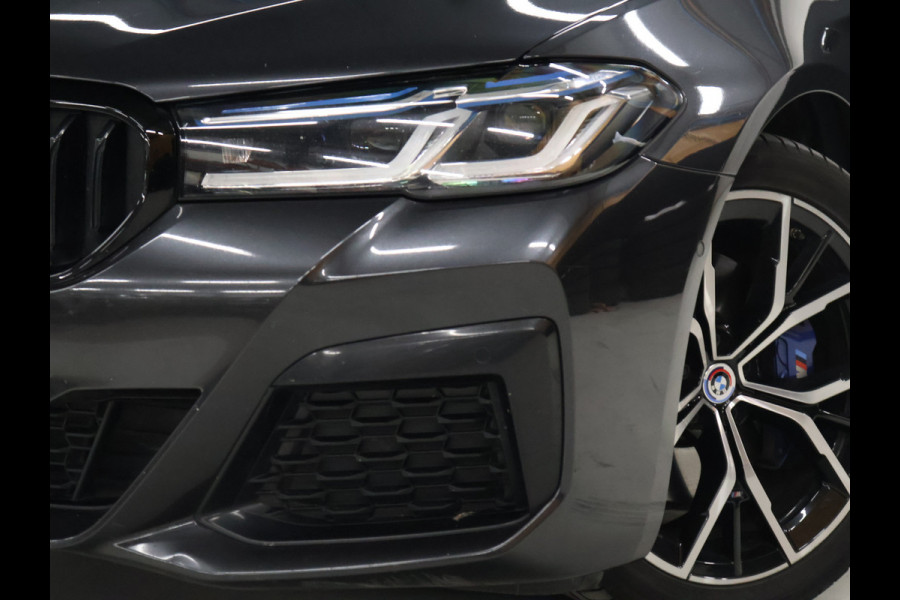 BMW 5 Serie Touring 530e M Sport [SCHUIFKANTELDAK, ELEKTRISCHE TREKHAAK, APPLE CARPLAY, STOELVERWARMING, MEMORY, DIGITAL DASH, CAMERA, CRUISE CONTROL, PDC V + A, NAVIGATIE, NIEUWSTAAT]