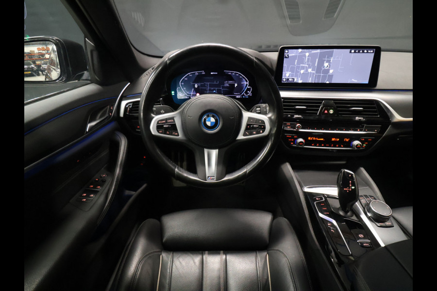 BMW 5 Serie Touring 530e M Sport [SCHUIFKANTELDAK, ELEKTRISCHE TREKHAAK, APPLE CARPLAY, STOELVERWARMING, MEMORY, DIGITAL DASH, CAMERA, CRUISE CONTROL, PDC V + A, NAVIGATIE, NIEUWSTAAT]