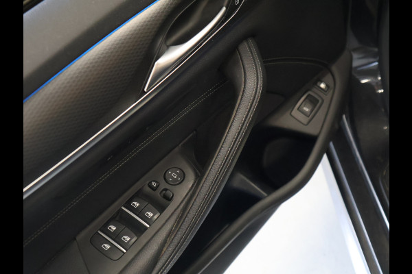 BMW 5 Serie Touring 530e M Sport [SCHUIFKANTELDAK, ELEKTRISCHE TREKHAAK, APPLE CARPLAY, STOELVERWARMING, MEMORY, DIGITAL DASH, CAMERA, CRUISE CONTROL, PDC V + A, NAVIGATIE, NIEUWSTAAT]