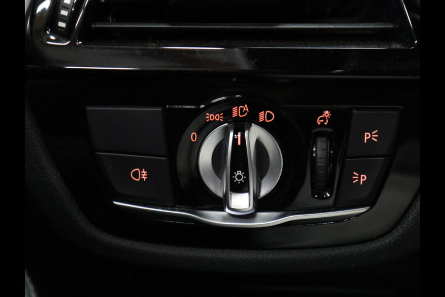 BMW 5 Serie Touring 530e M Sport [SCHUIFKANTELDAK, ELEKTRISCHE TREKHAAK, APPLE CARPLAY, STOELVERWARMING, MEMORY, DIGITAL DASH, CAMERA, CRUISE CONTROL, PDC V + A, NAVIGATIE, NIEUWSTAAT]