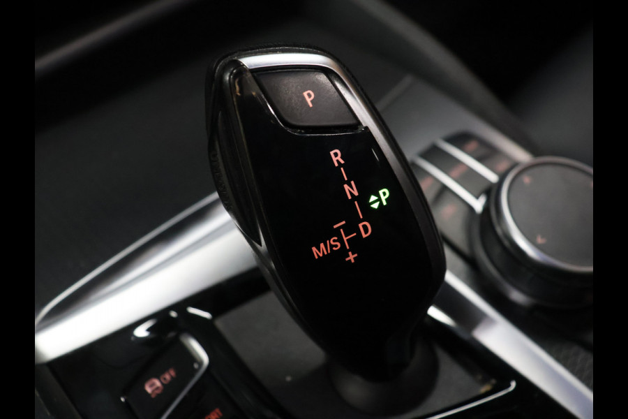 BMW 5 Serie Touring 530e M Sport [SCHUIFKANTELDAK, ELEKTRISCHE TREKHAAK, APPLE CARPLAY, STOELVERWARMING, MEMORY, DIGITAL DASH, CAMERA, CRUISE CONTROL, PDC V + A, NAVIGATIE, NIEUWSTAAT]