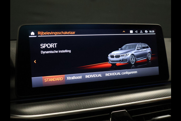 BMW 5 Serie Touring 530e M Sport [SCHUIFKANTELDAK, ELEKTRISCHE TREKHAAK, APPLE CARPLAY, STOELVERWARMING, MEMORY, DIGITAL DASH, CAMERA, CRUISE CONTROL, PDC V + A, NAVIGATIE, NIEUWSTAAT]