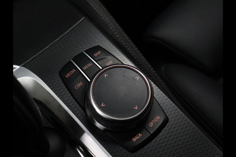 BMW 5 Serie Touring 530e M Sport [SCHUIFKANTELDAK, ELEKTRISCHE TREKHAAK, APPLE CARPLAY, STOELVERWARMING, MEMORY, DIGITAL DASH, CAMERA, CRUISE CONTROL, PDC V + A, NAVIGATIE, NIEUWSTAAT]