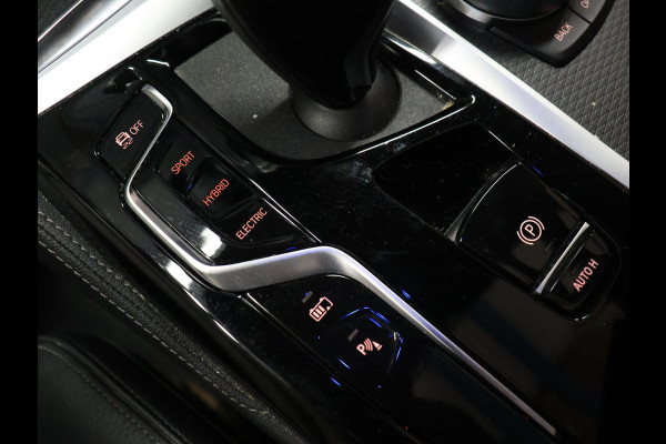 BMW 5 Serie Touring 530e M Sport [SCHUIFKANTELDAK, ELEKTRISCHE TREKHAAK, APPLE CARPLAY, STOELVERWARMING, MEMORY, DIGITAL DASH, CAMERA, CRUISE CONTROL, PDC V + A, NAVIGATIE, NIEUWSTAAT]