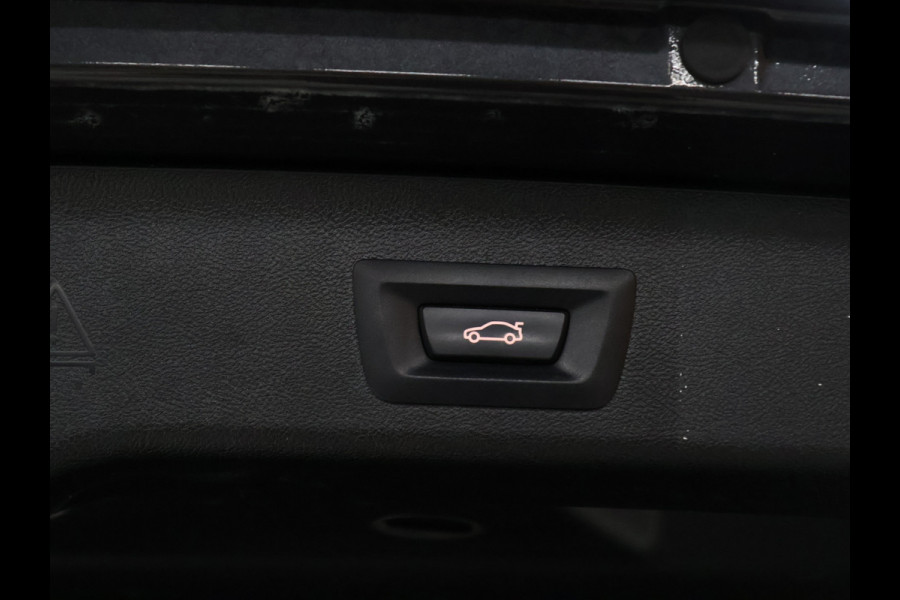 BMW 5 Serie Touring 530e M Sport [SCHUIFKANTELDAK, ELEKTRISCHE TREKHAAK, APPLE CARPLAY, STOELVERWARMING, MEMORY, DIGITAL DASH, CAMERA, CRUISE CONTROL, PDC V + A, NAVIGATIE, NIEUWSTAAT]