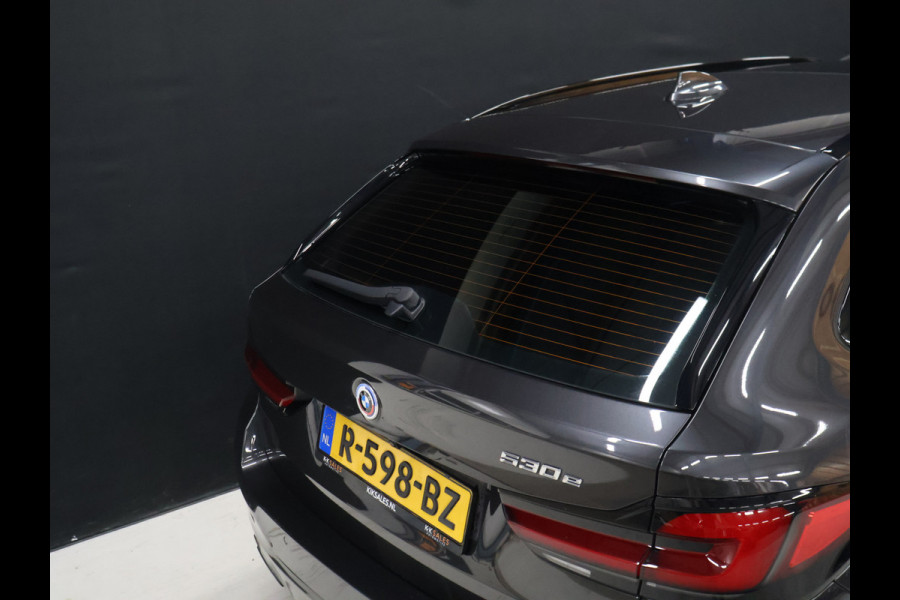 BMW 5 Serie Touring 530e M Sport [SCHUIFKANTELDAK, ELEKTRISCHE TREKHAAK, APPLE CARPLAY, STOELVERWARMING, MEMORY, DIGITAL DASH, CAMERA, CRUISE CONTROL, PDC V + A, NAVIGATIE, NIEUWSTAAT]