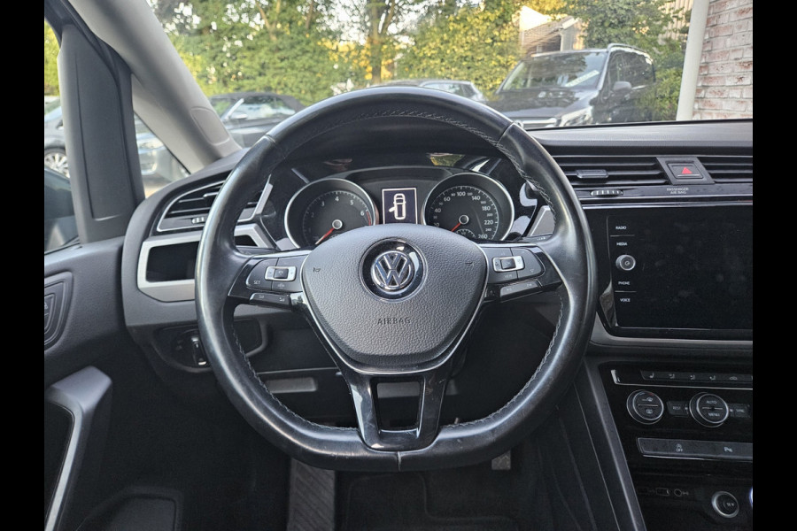 Volkswagen Touran 1.0 TSI Comfortline Business Carplay! Trekhaak! Airco/Clima! Cruise Control! Nette Auto!