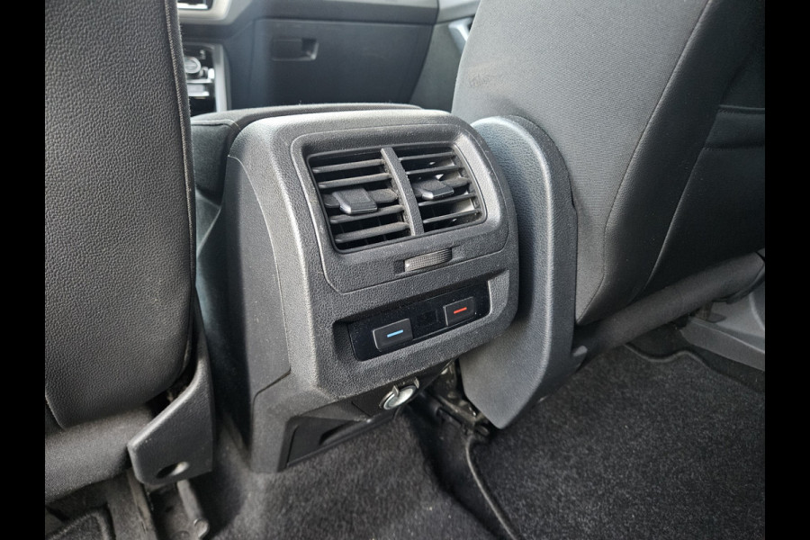 Volkswagen Touran 1.0 TSI Comfortline Business Carplay! Trekhaak! Airco/Clima! Cruise Control! Nette Auto!