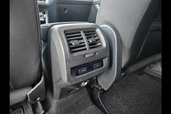 Volkswagen Touran 1.0 TSI Comfortline Business Carplay! Trekhaak! Airco/Clima! Cruise Control! Nette Auto!