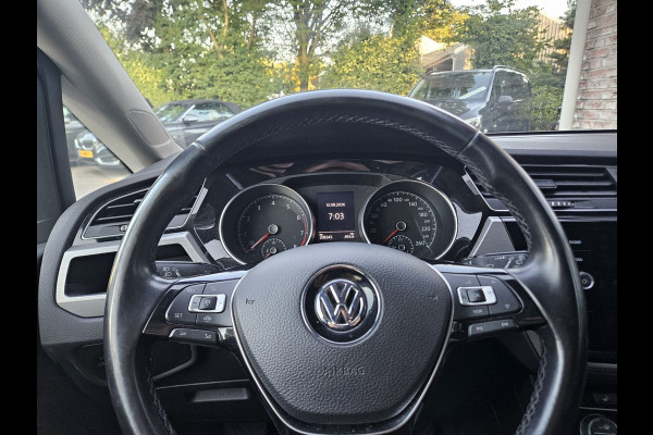 Volkswagen Touran 1.0 TSI Comfortline Business Carplay! Trekhaak! Airco/Clima! Cruise Control! Nette Auto!