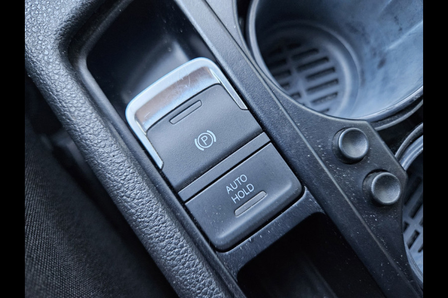 Volkswagen Touran 1.0 TSI Comfortline Business Carplay! Trekhaak! Airco/Clima! Cruise Control! Nette Auto!