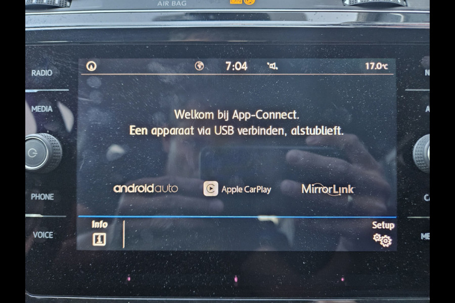 Volkswagen Touran 1.0 TSI Comfortline Business Carplay! Trekhaak! Airco/Clima! Cruise Control! Nette Auto!